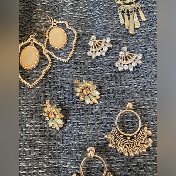 Bundle of costume earrings. Fun to accessorize any outfit. - Picture 3 of 3